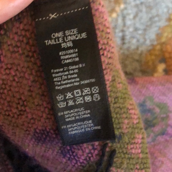 BEAUTIFUL ROSE SCARF - Picture 5 of 5